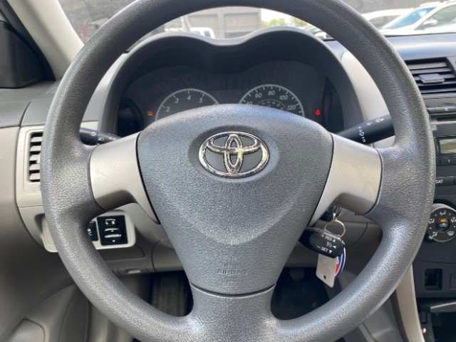 Toyota Corolla Vehicle Full-screen Gallery Image 14