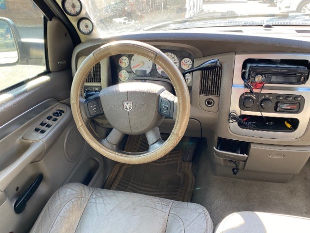 Dodge Ram 3500 Vehicle Full-screen Gallery Image 12