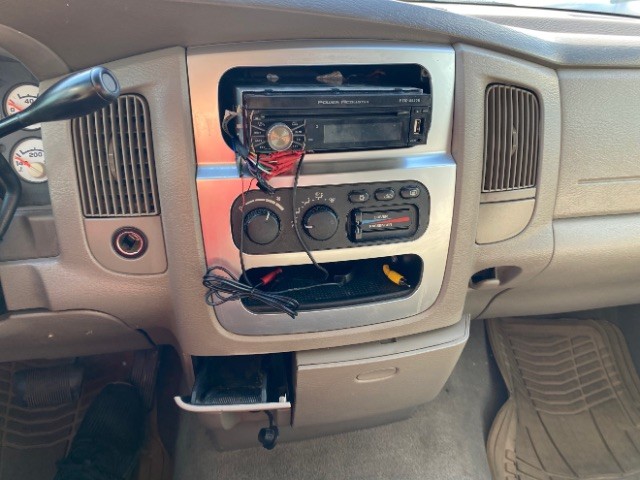 Dodge Ram 3500 Vehicle Full-screen Gallery Image 13
