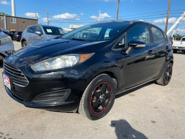 Ford Fiesta Hatchback Vehicle Full-screen Gallery Image 03