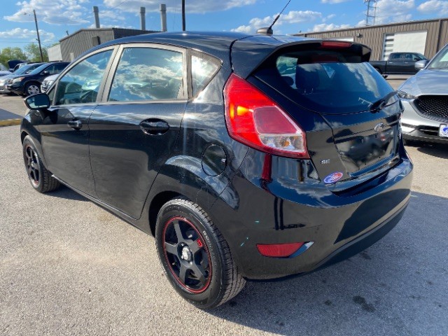 Ford Fiesta Hatchback Vehicle Full-screen Gallery Image 04