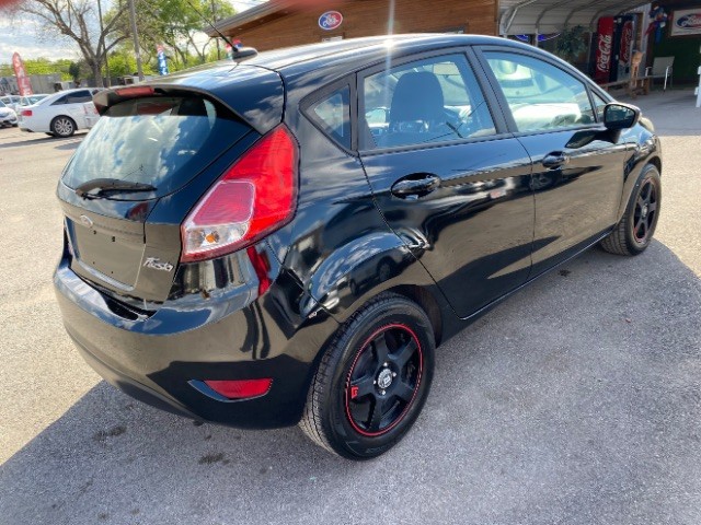 Ford Fiesta Hatchback Vehicle Full-screen Gallery Image 05