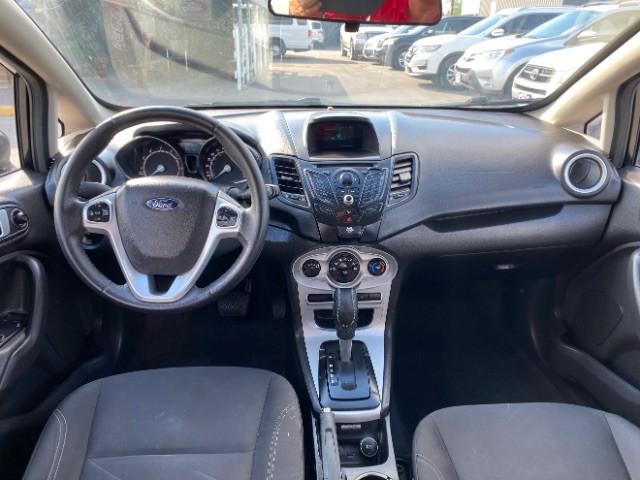 Ford Fiesta Hatchback Vehicle Full-screen Gallery Image 06