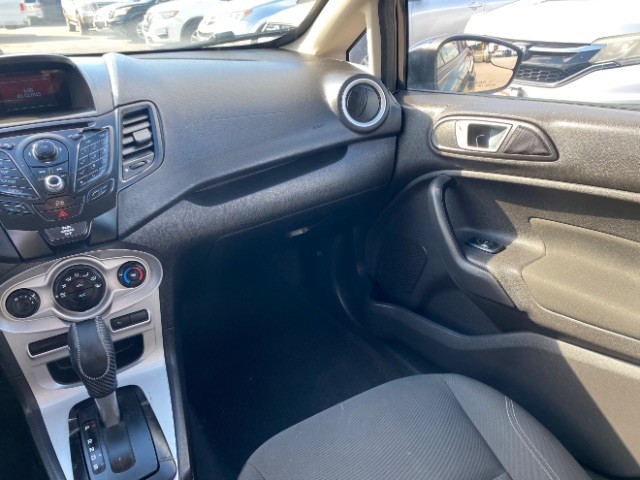 Ford Fiesta Hatchback Vehicle Full-screen Gallery Image 10