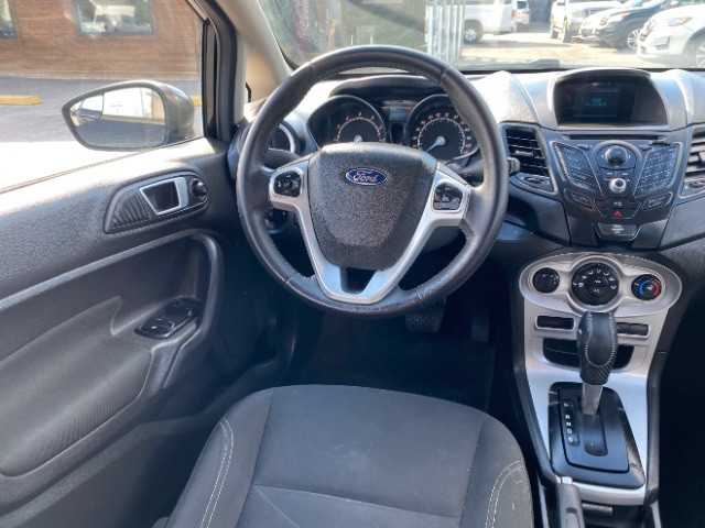 Ford Fiesta Hatchback Vehicle Full-screen Gallery Image 11