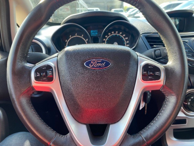 Ford Fiesta Hatchback Vehicle Full-screen Gallery Image 13