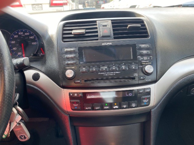 Acura TSX Vehicle Full-screen Gallery Image 12