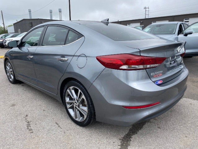 Hyundai Elantra Vehicle Full-screen Gallery Image 05