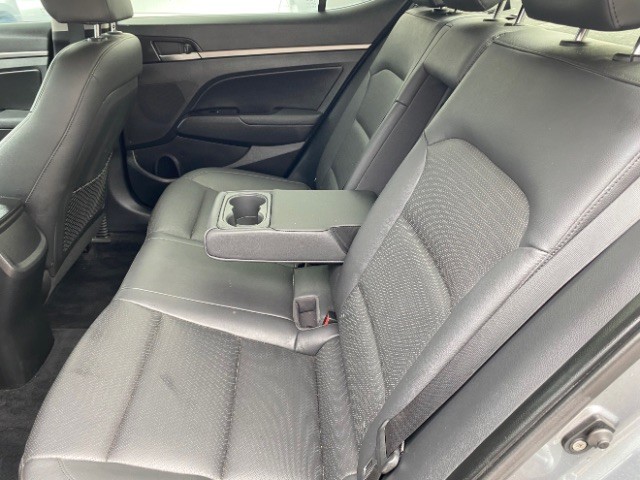 Hyundai Elantra Vehicle Full-screen Gallery Image 08