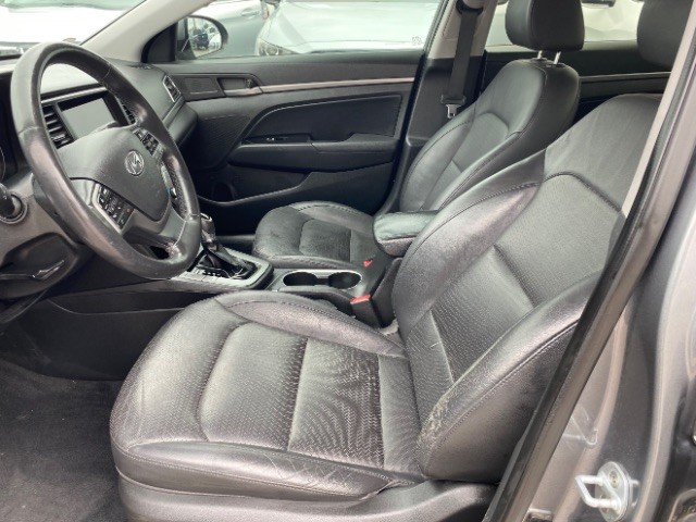 Hyundai Elantra Vehicle Full-screen Gallery Image 09