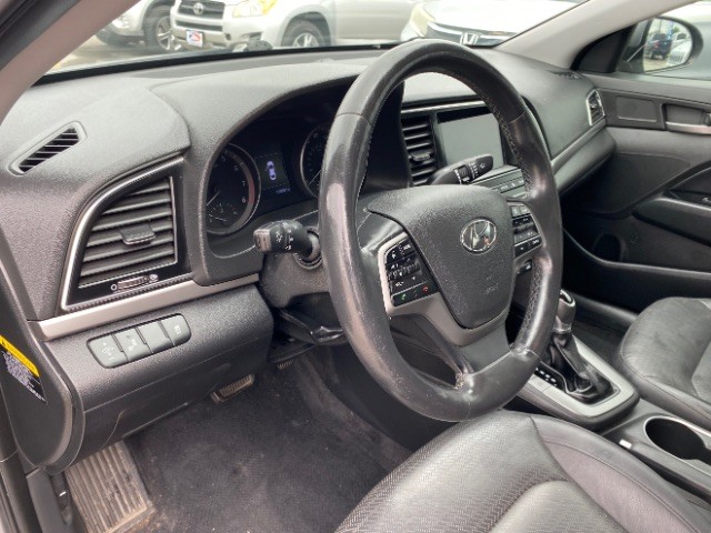 Hyundai Elantra Vehicle Full-screen Gallery Image 10