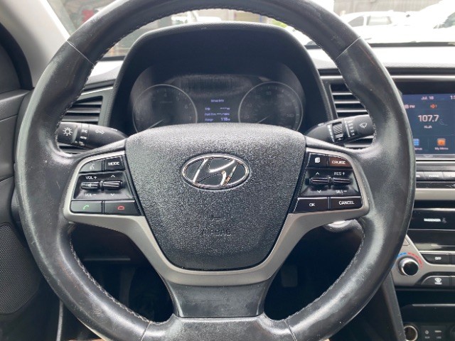 Hyundai Elantra Vehicle Full-screen Gallery Image 15