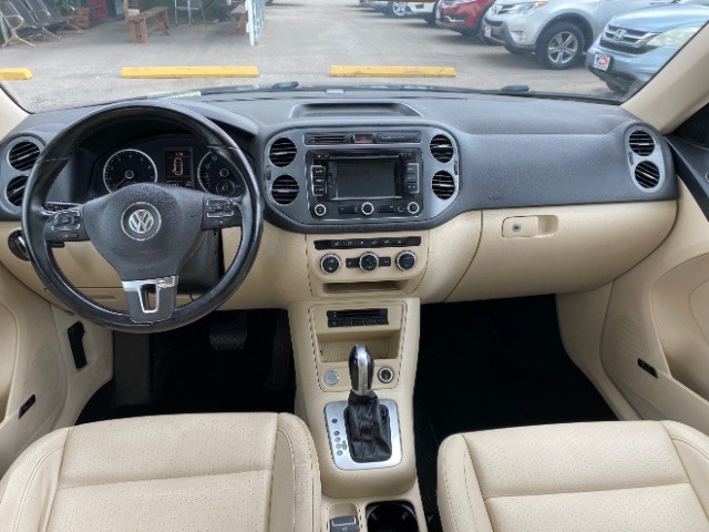 Volkswagen Tiguan Vehicle Full-screen Gallery Image 06