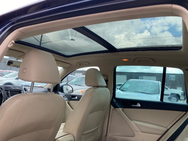 Volkswagen Tiguan Vehicle Full-screen Gallery Image 09
