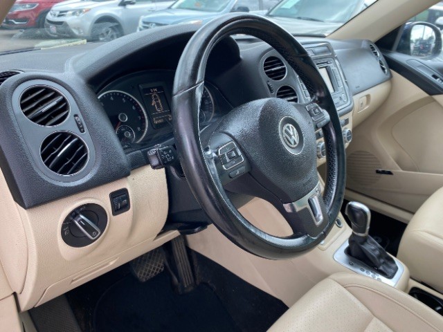 Volkswagen Tiguan Vehicle Full-screen Gallery Image 10