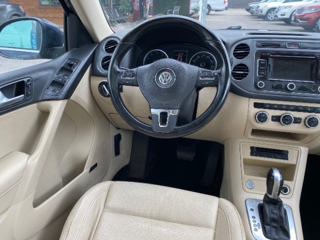 Volkswagen Tiguan Vehicle Full-screen Gallery Image 12