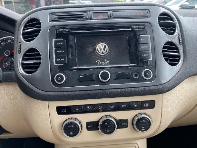 Volkswagen Tiguan Vehicle Full-screen Gallery Image 14