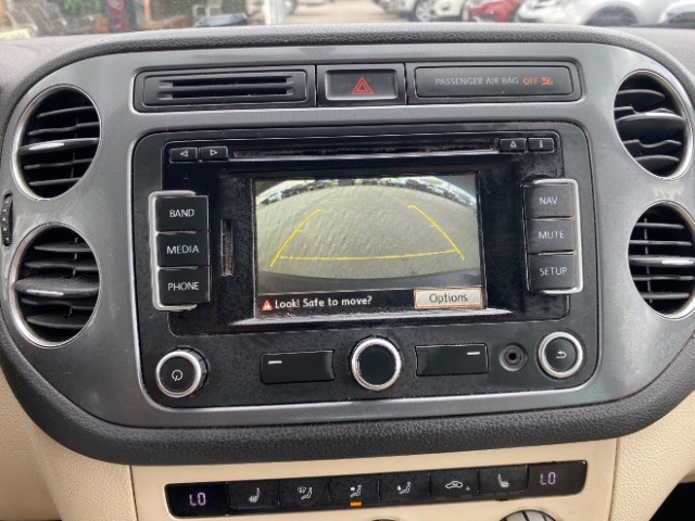 Volkswagen Tiguan Vehicle Full-screen Gallery Image 15