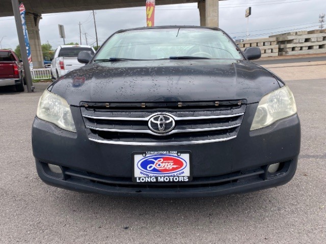 Toyota Avalon Vehicle Full-screen Gallery Image 02