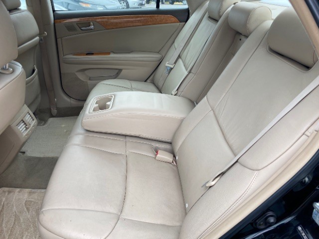 Toyota Avalon Vehicle Full-screen Gallery Image 07