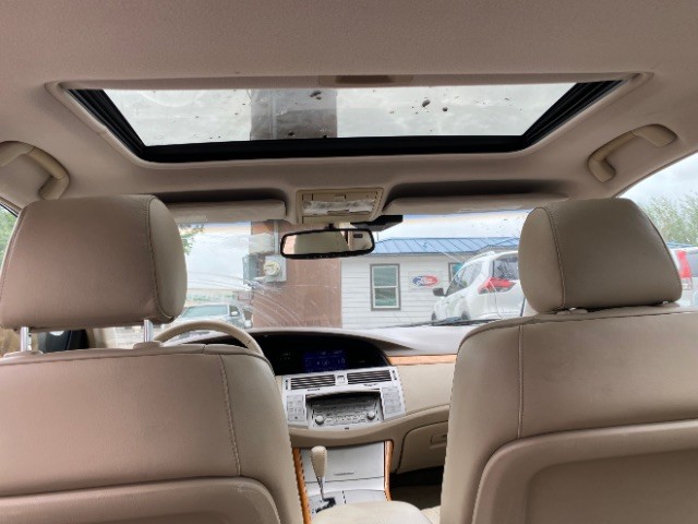 Toyota Avalon Vehicle Full-screen Gallery Image 12