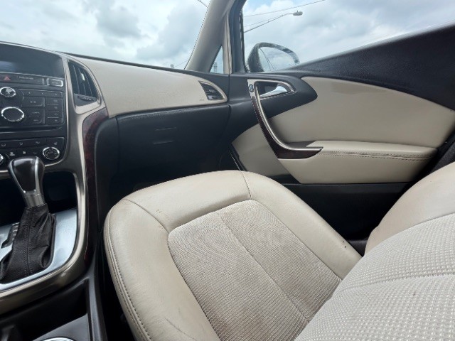 Buick Verano Vehicle Full-screen Gallery Image 09