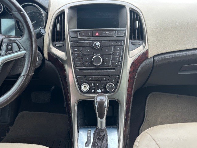 Buick Verano Vehicle Full-screen Gallery Image 10
