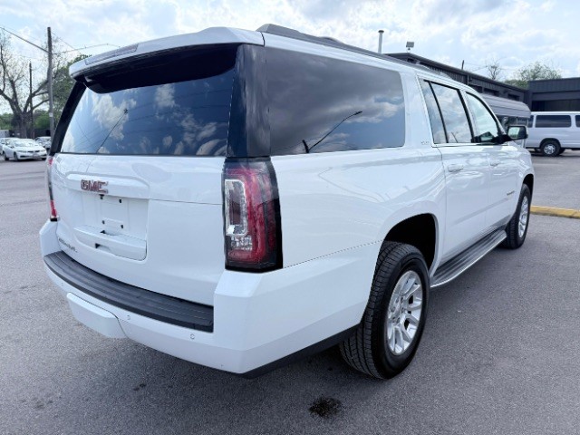 GMC Yukon XL Vehicle Full-screen Gallery Image 04