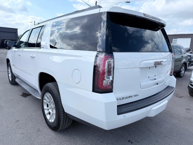 GMC Yukon XL Vehicle Full-screen Gallery Image 05