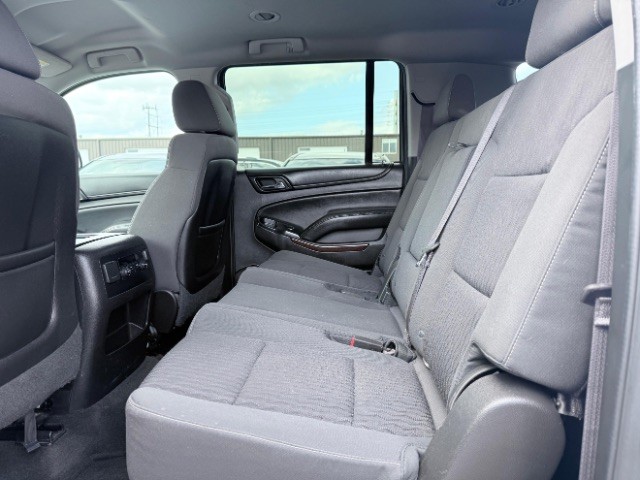 GMC Yukon XL Vehicle Full-screen Gallery Image 06