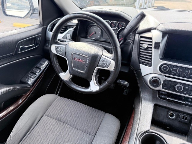 GMC Yukon XL Vehicle Full-screen Gallery Image 08