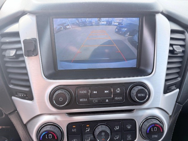 GMC Yukon XL Vehicle Full-screen Gallery Image 10