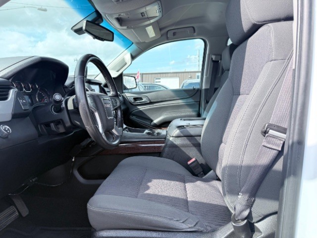 GMC Yukon XL Vehicle Full-screen Gallery Image 11