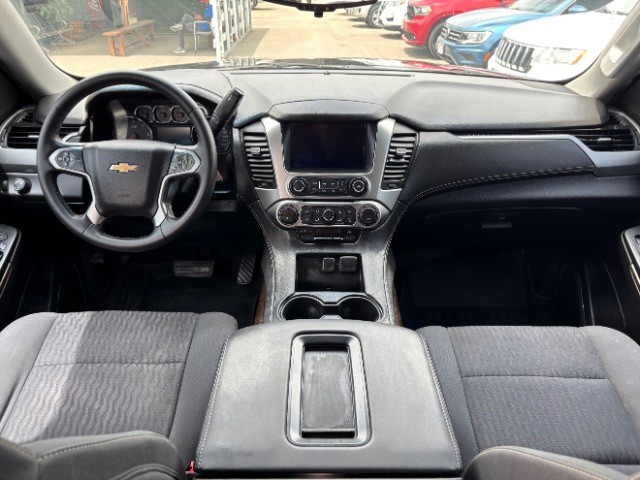 Chevrolet Suburban Vehicle Full-screen Gallery Image 04