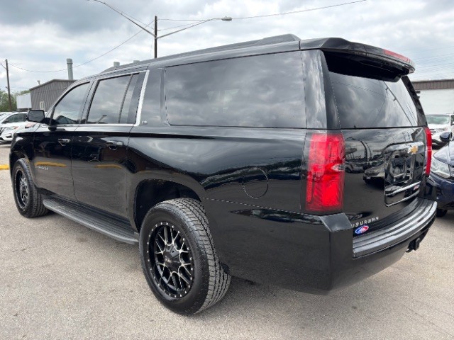 Chevrolet Suburban Vehicle Full-screen Gallery Image 05
