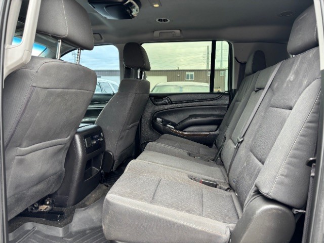 Chevrolet Suburban Vehicle Full-screen Gallery Image 07