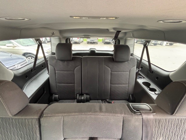 Chevrolet Suburban Vehicle Full-screen Gallery Image 08