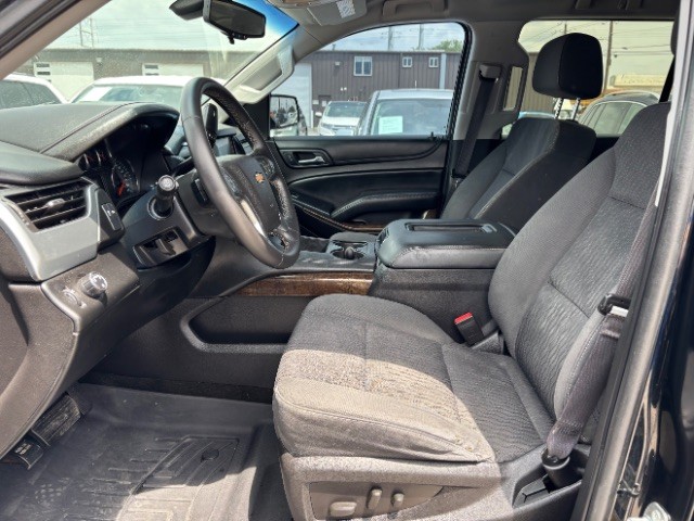 Chevrolet Suburban Vehicle Full-screen Gallery Image 11