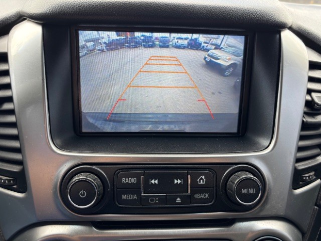 Chevrolet Suburban Vehicle Full-screen Gallery Image 12