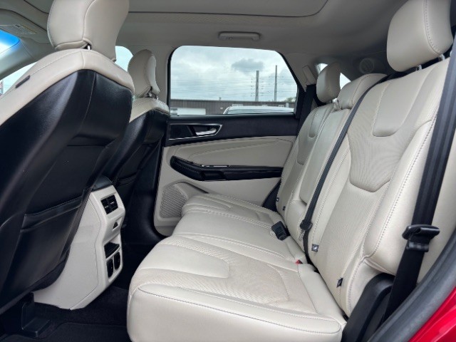 Ford Edge Vehicle Full-screen Gallery Image 06