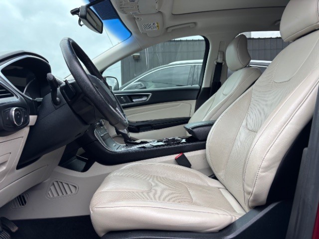 Ford Edge Vehicle Full-screen Gallery Image 10