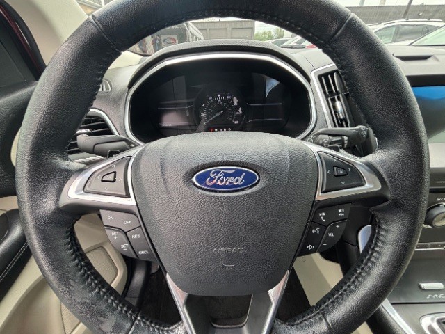 Ford Edge Vehicle Full-screen Gallery Image 12