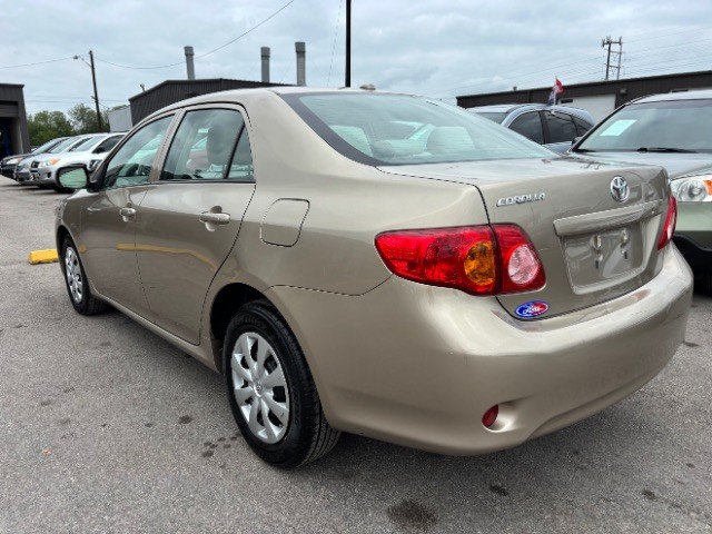 Toyota Corolla Vehicle Full-screen Gallery Image 04