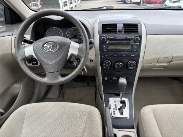 Toyota Corolla Vehicle Full-screen Gallery Image 08