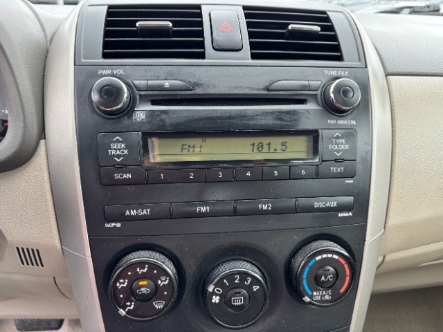 Toyota Corolla Vehicle Full-screen Gallery Image 12