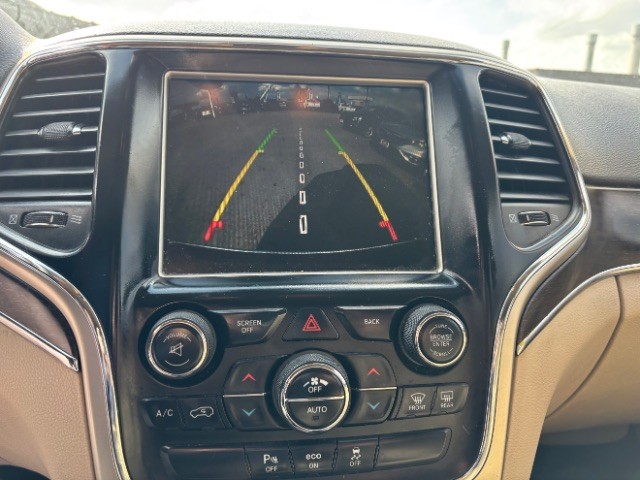Jeep Grand Cherokee Vehicle Full-screen Gallery Image 11