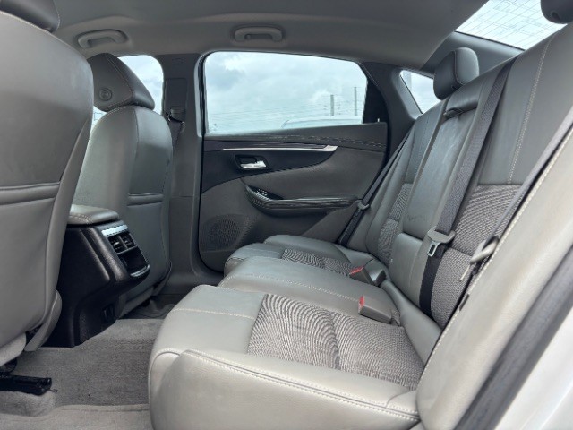 Chevrolet Impala Vehicle Full-screen Gallery Image 06