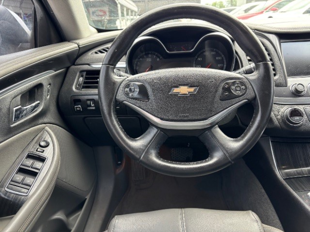 Chevrolet Impala Vehicle Full-screen Gallery Image 09