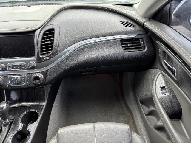 Chevrolet Impala Vehicle Full-screen Gallery Image 10