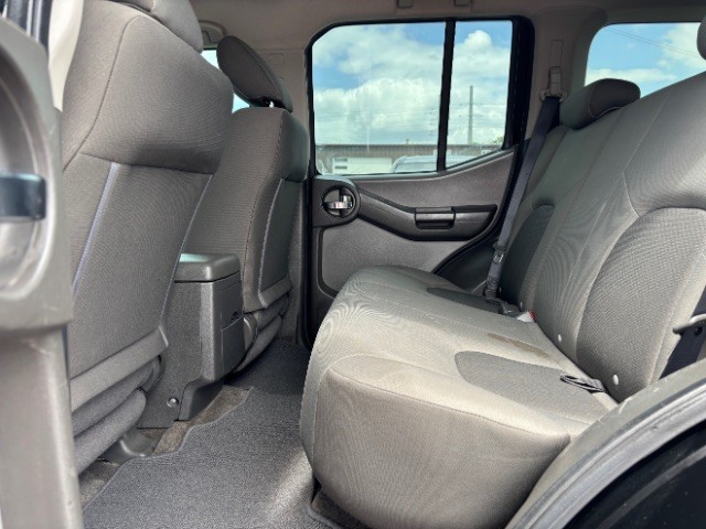 Nissan Xterra Vehicle Full-screen Gallery Image 06